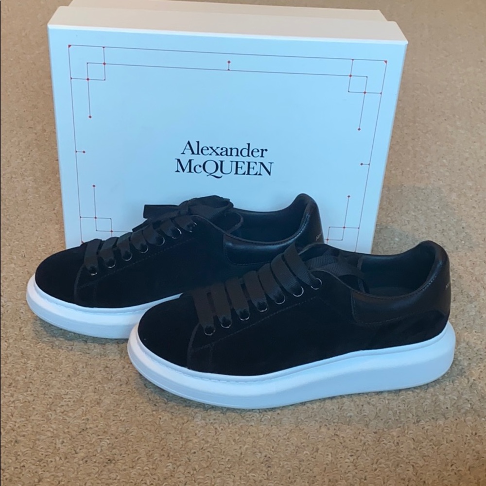 Alexander MCQueen sneaker/ Black suede